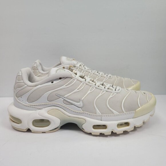 Nike Air Max Plus Men's Triple White Sneakers DM2362-100 US Size 7.5 - Picture 1 of 9